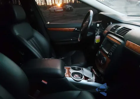 2007 Mercedes-Benz R 350 4Matic z USA, uszkodzony, nr VIN 4JGCB65EX7A048913